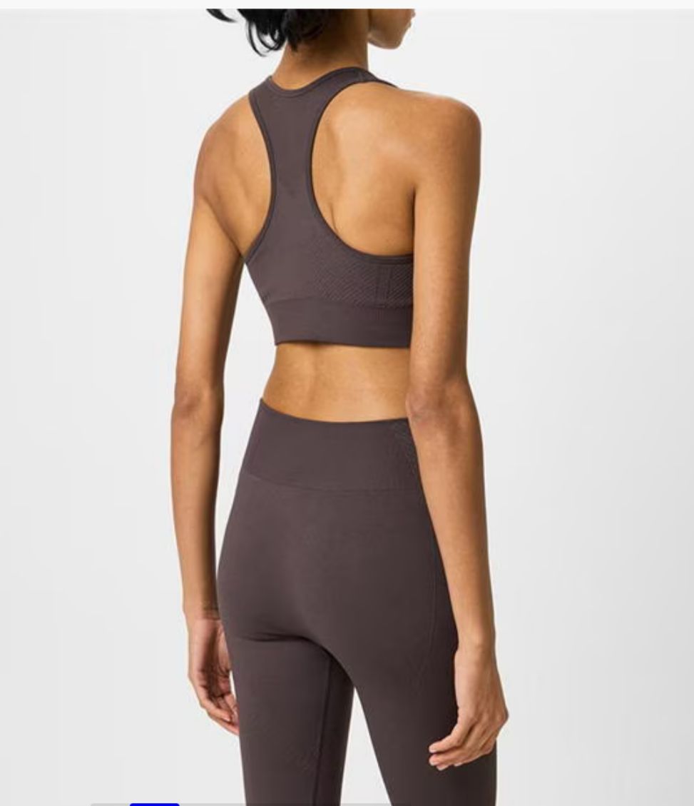 Seamless Crop Sports Bra – Comfort That Moves With You